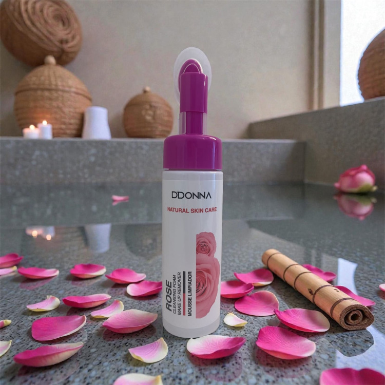 mousse-nettoyante-rose-ddonna-brosse-visage.jpg